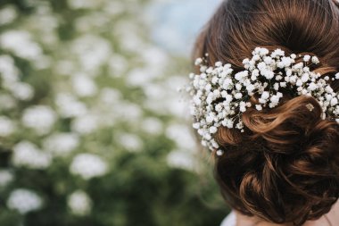 Bir gelin saç stili Doğaya yakın