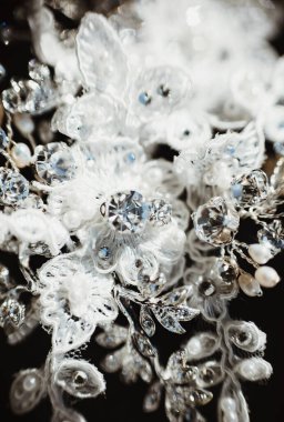 Bir mücevher ve gelin saçı için bir aksesuar.