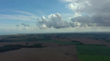 Baltık Denizi üzerindeki manzaralı bir sahil manzarası.
