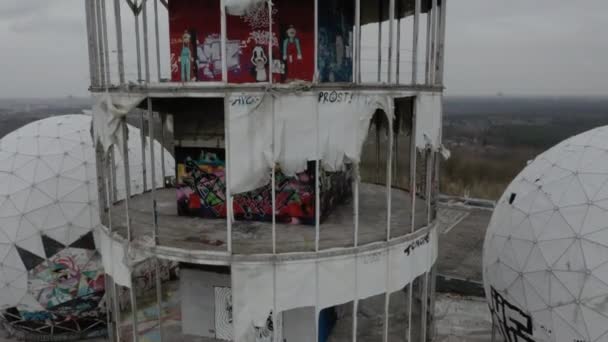 Voormalig Amerikaans radarstation op de Teufelsberg Berlin — Stockvideo