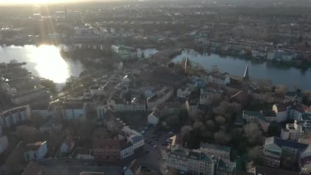 Luftaufnahmen vom südlichen Berlin bei schönem Sonnenuntergang — Stockvideo