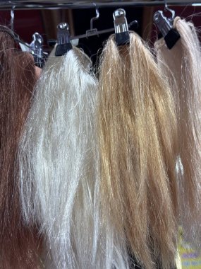 Bir yığın kuru beyaz ve kızıl saçı kapat.