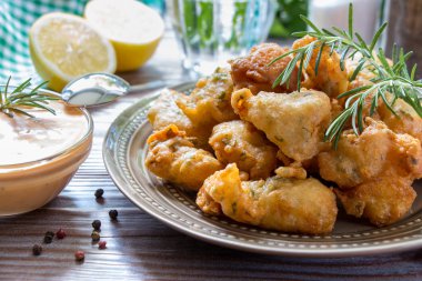 Pasta ve soslu karides.