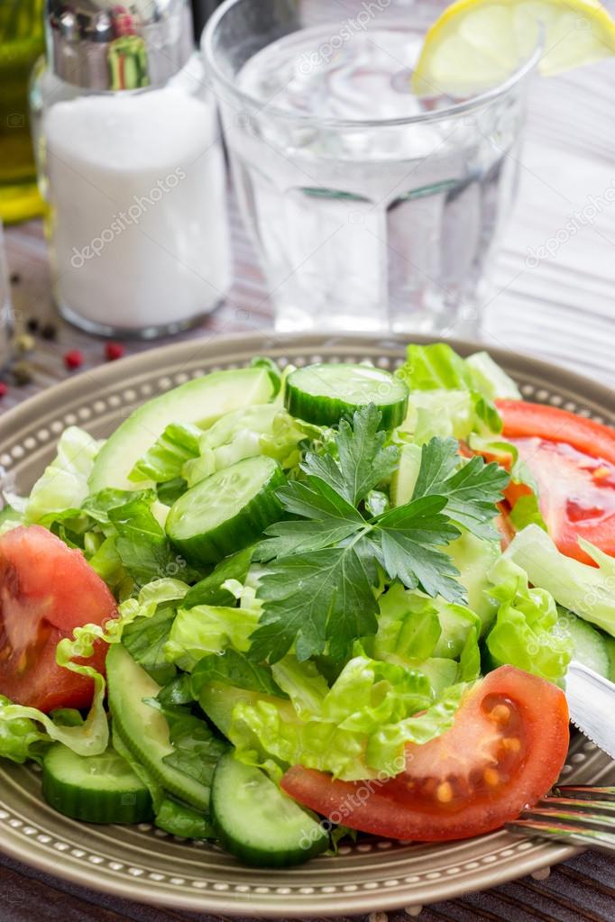 ensalada de pepino tomate y palta
