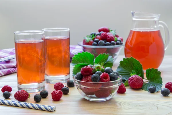 라스베리, 딸기와 블루베리 설탕에 절인 과일. — 스톡 사진