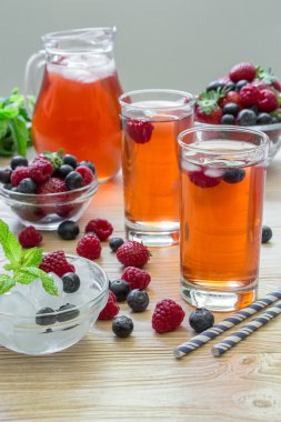 Ahududu, çilek ve yaban mersini kompostosu.