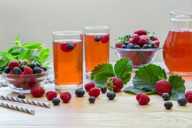  Metin için boş alan ile taze çilek kompostosu.