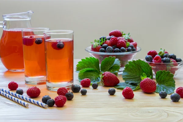 텍스트에 대 한 빈 공간으로 신선한 딸기 설탕에 절인 과일. — 스톡 사진