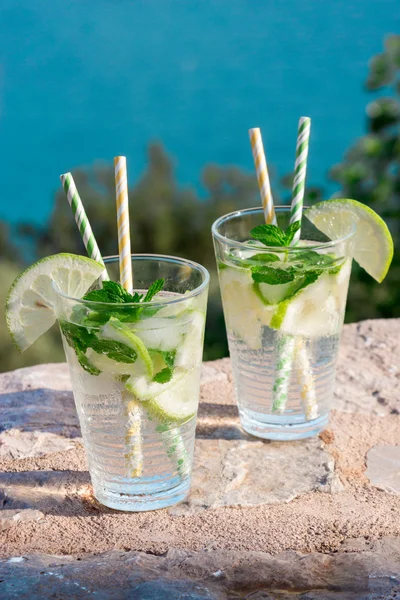 Bebida de verão coquetel de água com gás . — Fotografia de Stock