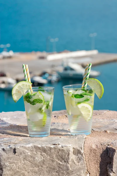 Bebida de verano refresco cóctel de agua . —  Fotos de Stock