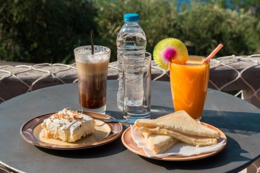 Bir tatil sırasında lezzetli breakfast.