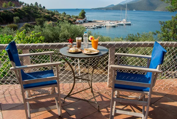 Café da manhã mágico durante umas férias marítimas . — Fotografia de Stock