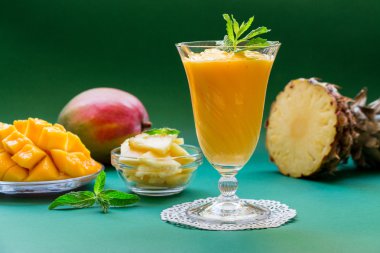 Ananas mango smoothie.