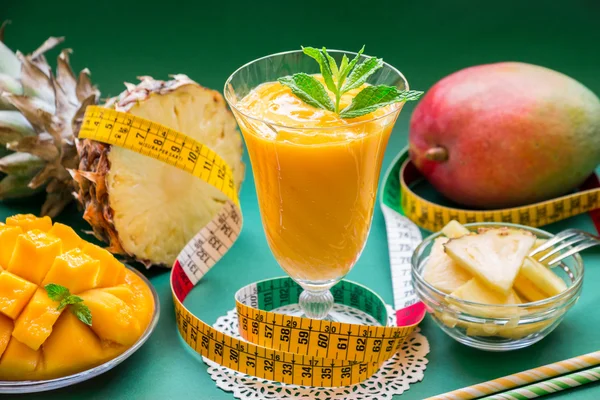 Pineapple mango smoothie, ingredients and centimeter. — Stock Photo, Image