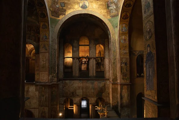 乌克兰基辅。2020年12月26日：圣索菲亚大教堂内部- -来自11世纪的象形文字. — 图库照片