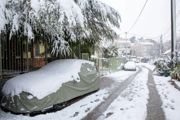 Beautiful winter morning snow covered streets of Athens, Greece, 15th of February 2021. — Stock Photo, Image