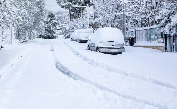 Beautiful winter morning snow covered streets of Athens, Greece, 16th of February 2021. — Stock Photo, Image