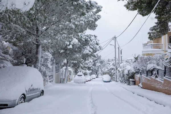 Beautiful winter morning snow covered streets of Athens, Greece, 16th of February 2021. — Stock Photo, Image