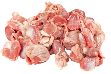 Beyaz arka plan üzerinde izole çiğ tavuk göğsü