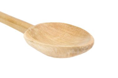 Tahta kaşık beyaz arkaplanda izole edildi 