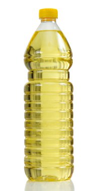 Beyaz arka plan üzerinde izole plastik şişe sebze veya ayçiçek yağı