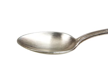 Beyaz bir arka plan bir gümüş kaşık. kırpma yolu kolay çıkış için dahil. 
