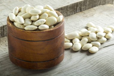 Bakla kase sağlam bir kahverengi ahşap tablo 