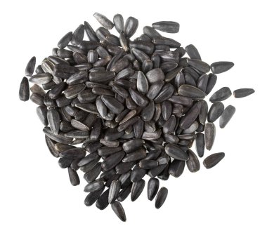 Beyaz arka plan üzerinde izole siyah ayçiçeği tohumu yakın çekim 