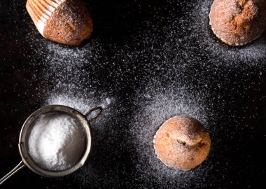 Biraz toz madlen ve süzgeç şeker