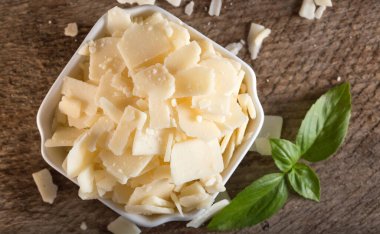 Parmesan peynir pul rustik tablo ile kase