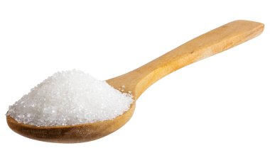 Şeker ve beyaz arka plan üzerinde izole kaşık. Görüntü kırpma yolu ile beyaz bir arka plan üzerinde izole dışarı, bir kesim var. Tam odak, önden arkaya doğru görüntüdür.