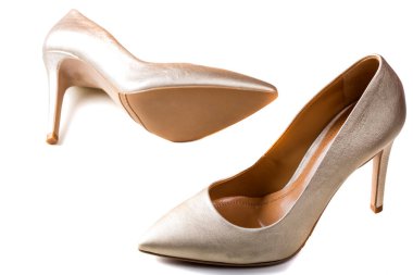 Beyaz arka planda izole düğün ayakkabıları