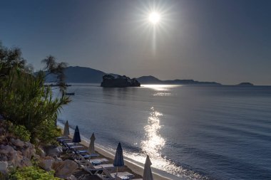 Zakynthos 'tan Cameo Adası' nın güneşli manzarası