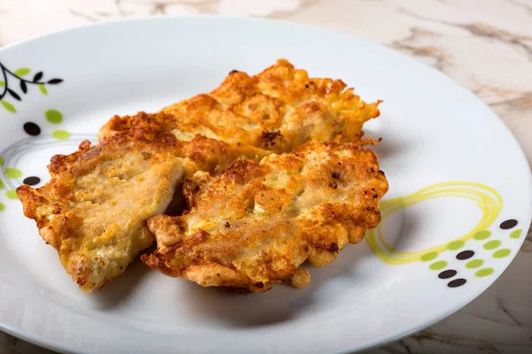 Tabakta tavuk göğsü şnitzel. 