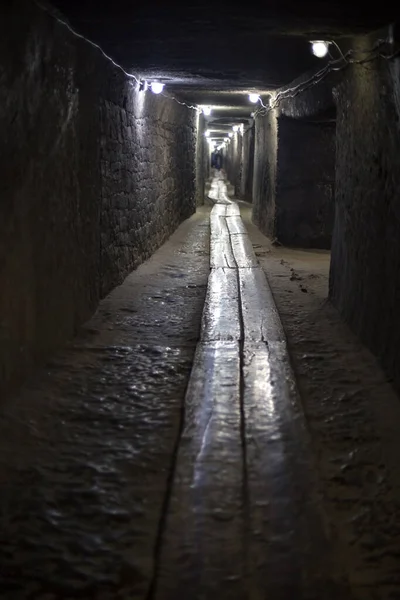 Cacica, Suceava 'daki bir tuz madeninde madencilik tüneli - Romanya