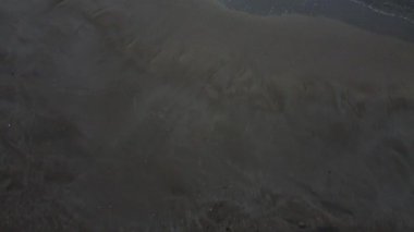 Valencia 'da güneş doğarken Akdeniz' in insansız hava aracı videosu.