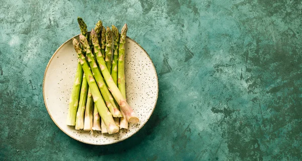 Asparagus Close Plate Green Background — Stock Photo, Image