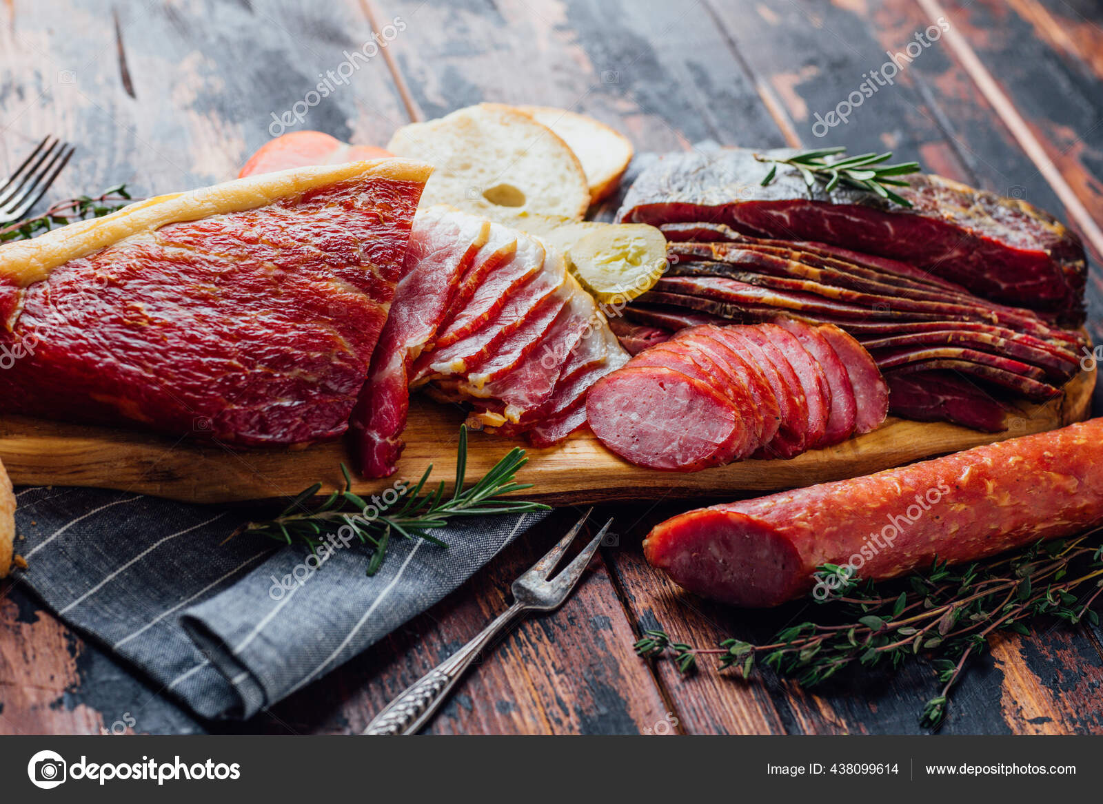 Raw Smoked Beef Salami Wooden Board Assortment Meat Delicacies — Stock