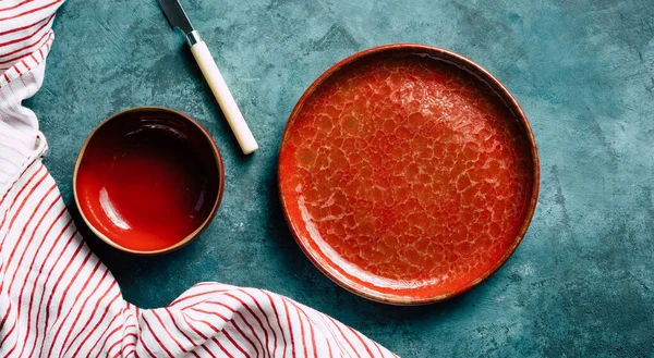 Kitchen Background Red Ceramic Plate Blue Background Copy Space High — Stock Photo, Image