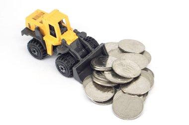 Sarı Oyuncak Yükleyici Endonezya Bozukluklarını Beyaz Arkaplanda Basıyor, İnşaat Bütçesi Kavramı, Ağır Endüstri Yatırımı ve Mali Büyüme