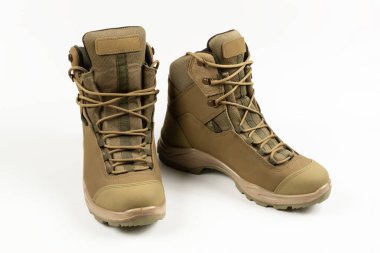 Beyaz arka planda taktik botlar