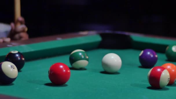 桌球游戏-球盆栽在角落的口袋里 — 图库视频影像