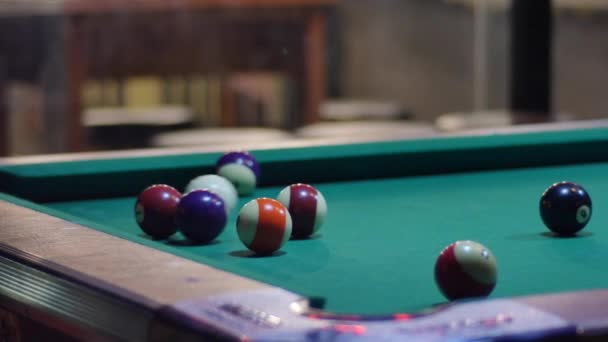 Jogo de piscina - Ball Potted in Corner Pocket — Vídeo de Stock