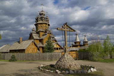 Svyatogorsk Lavra, kutsal dağ Seversky Donets Nehri kıyısında yer alan.