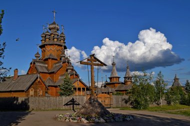 Svyatogorsk Lavra, kutsal dağ Seversky Donets Nehri kıyısında yer alan.