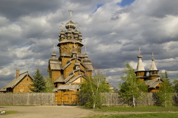 Svyatogorsk Lavra、ドネツ川の土手に聖なる山に位置しています. — ストック写真