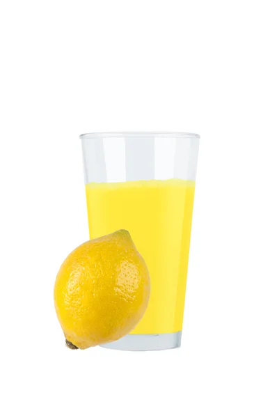 Lezzetli limon suyu ve limon — Stok fotoğraf