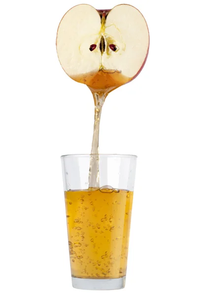 Frischer Apfelsaft isoliert auf weiß — Stockfoto