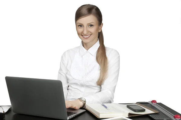 Exitosa mujer de negocios sentada para la mesa —  Fotos de Stock