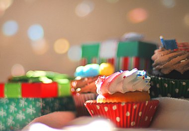 Bağımsızlık günü kutlamaları Bayraklarda çikolatalı kek dekore